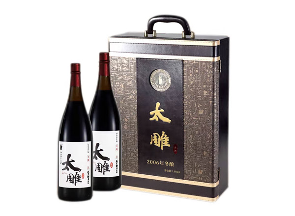 松原回收太雕黄酒咸亨酒店太雕黄酒2006年冬酿1.8KG*2礼盒装绍兴黄酒